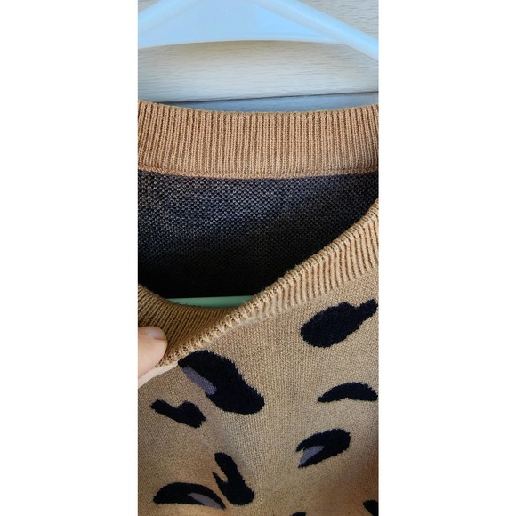 Heavy Knit Crew Neck Leopard Print Sweater - Picture 6 of 6